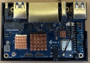 Orange Pi RV2 mit Kupferkühlkörper und externer WLAN